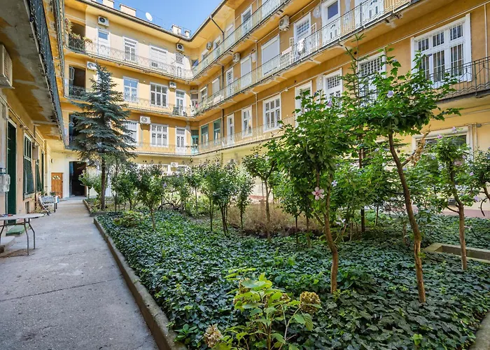 Moda Living * Budapesta